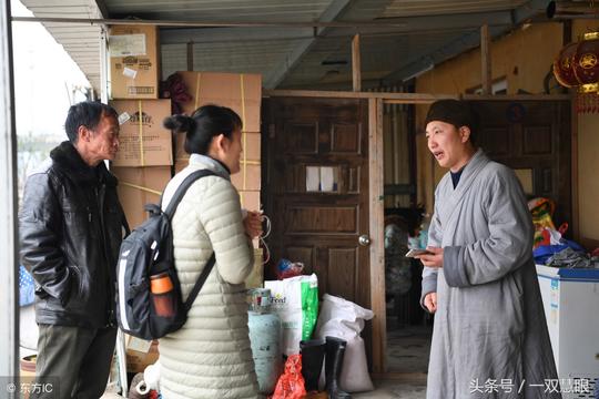 万善寺和尚帮助一百多堕胎女子生下孩子，并成为孩子们的“爸爸”