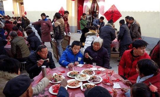 有次回乡下见过农村办酒一次收6万礼金，农村办酒是为了赚钱吗？