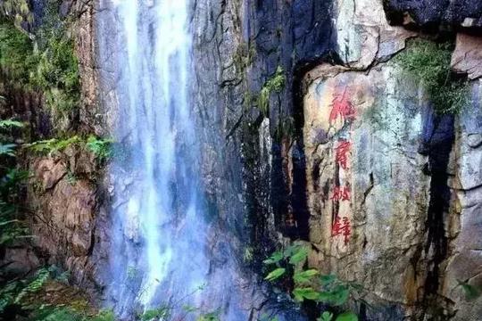 天台的北大门，是浪漫的遇仙地，而且你穿的袜子可能就产自这里哦