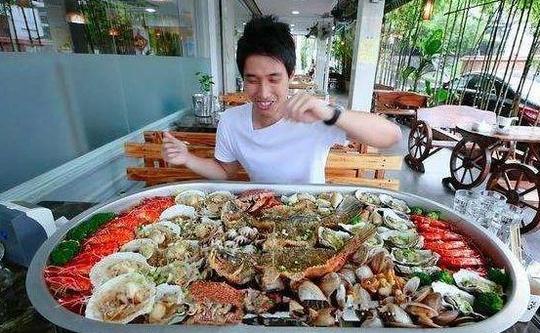 网红大胃王吃播骗局，双胞胎替换、火锅底料蛋糕，手段有点高明！