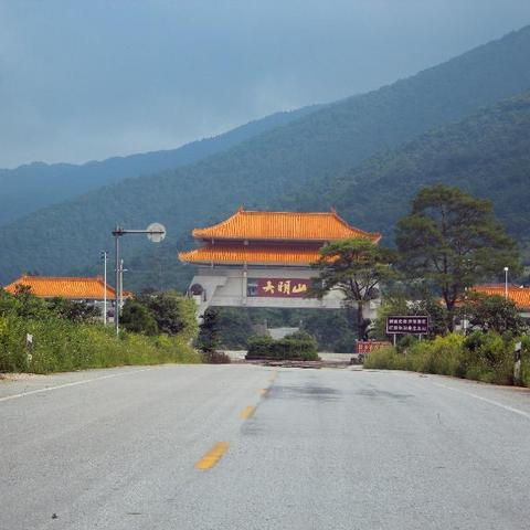 想知道:南宁市从广西大学到扬美古镇怎么坐公交？