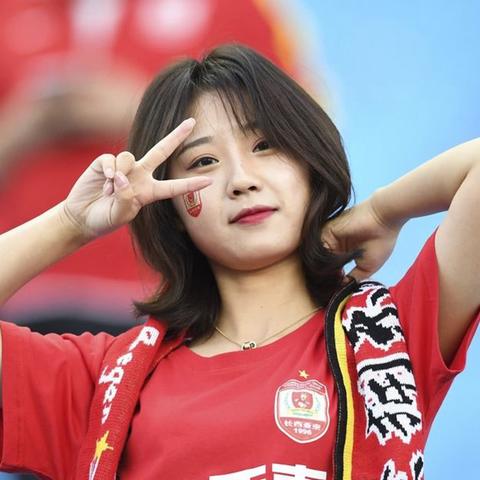 足球运动员用的水瓶踢球的长尾关键词有什么