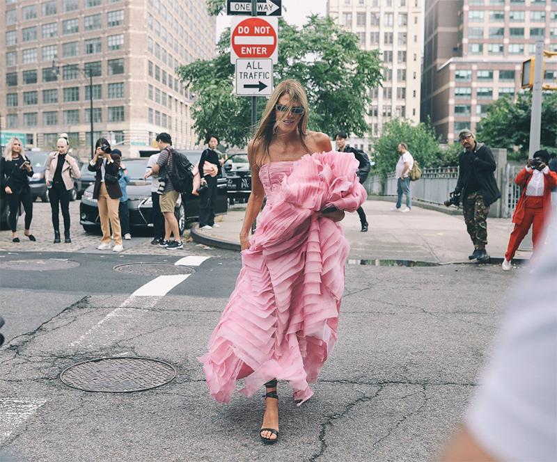 人民时评：莫让公共空间变“流量秀场”