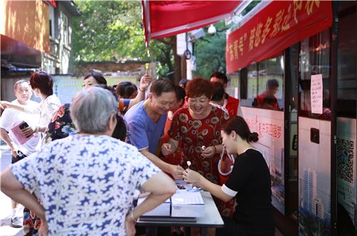 “东青号”深入民巷社区开展“陪您多彩过中秋”志愿服务活动