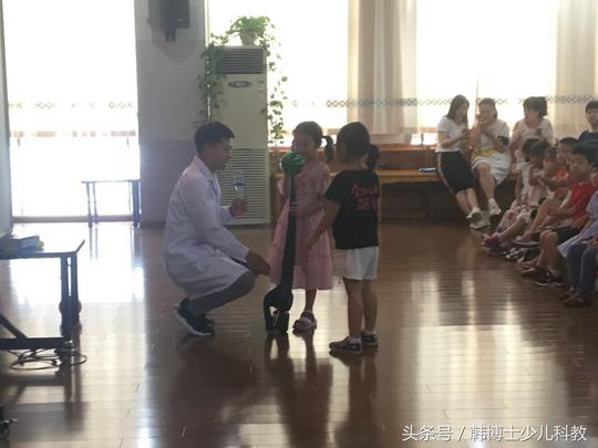 科技伴我行韩博士小小创客训练营—科学秀之飞舞的球