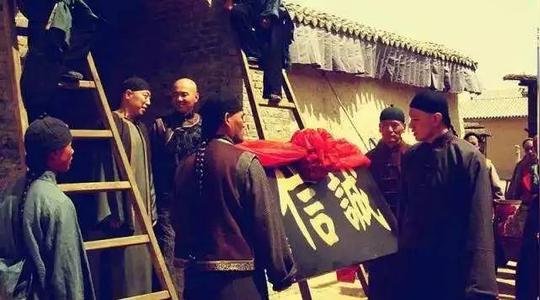 重金包小三成栋买房子，这个煤老板却抑郁得想死