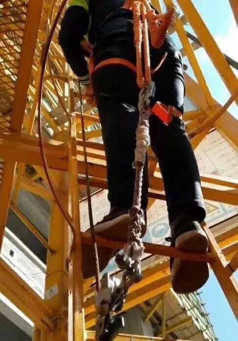 塔吊钢丝绳跟换以什么为标准