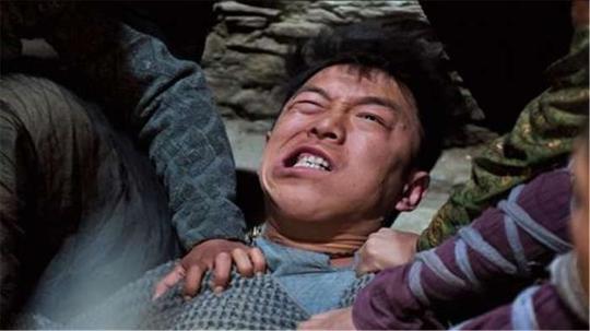《杀生》：集体主义下的排除异己，辛辣的讽刺意味