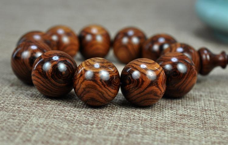 1,海南小叶紫檀价格行情走势,印度的小叶紫檀和海南的黄花梨哪个更