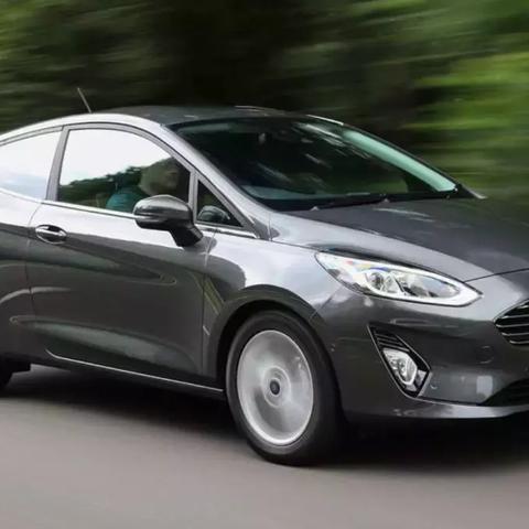 八月去欧洲穿什么衣服