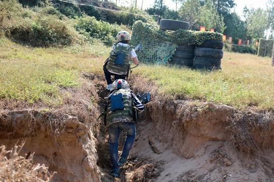 汶川地震救灾老兵返乡创业：废弃30多年的古河道，变身孩子的乐园