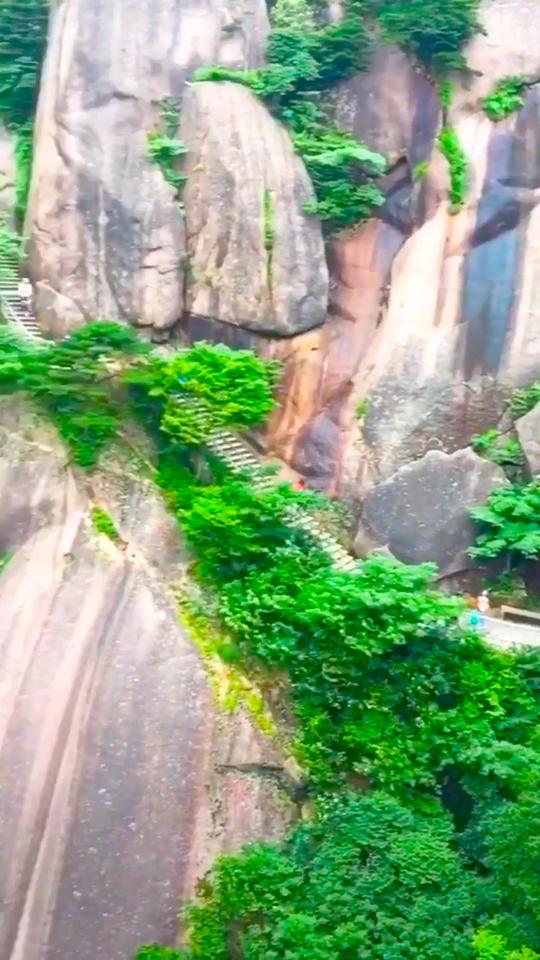 国庆假期前去黄山游玩的人注意，五岳归来不看山，黄山归来不看岳