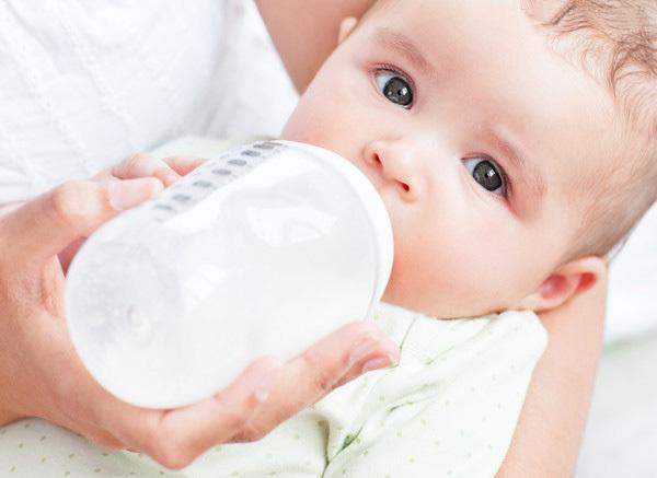 吃母乳宝宝不胖是奶水没营养吗