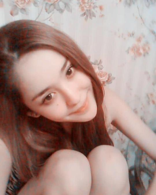 古力娜扎高铁上拍抖音跳舞，却暴露出一个缺点，网友：辣眼睛！