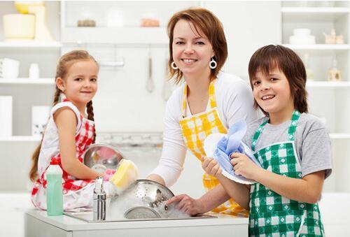 如何引导孩子爱上做家务