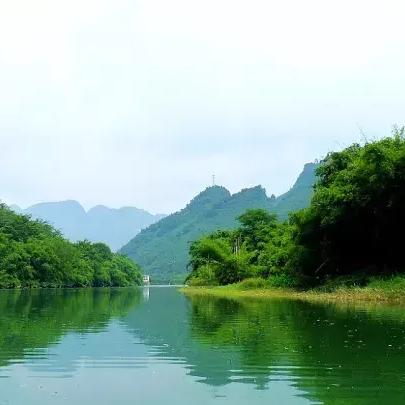 航拍桂林竹排图片相关长尾关键词有哪些