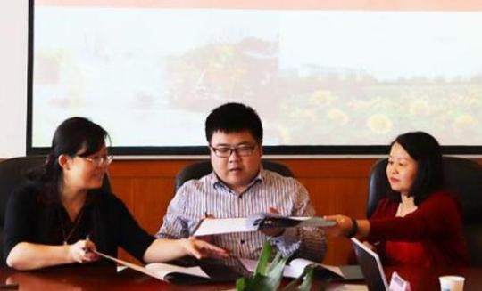 90后大学生创业，上学时就开始摆地摊卖花，毕业后资产已达三千万