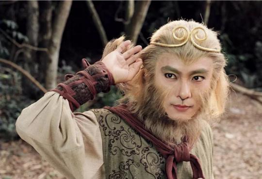 为什么张卫健一直光头，其实早先张卫健是有头发的，只是后来……