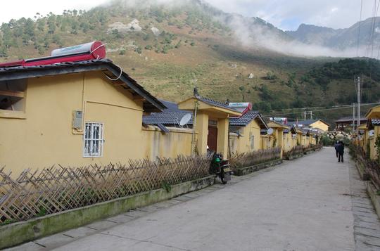 历时19年，用相机记录螺髻山主峰下极度贫困村大象坪彝寨的蜕变
