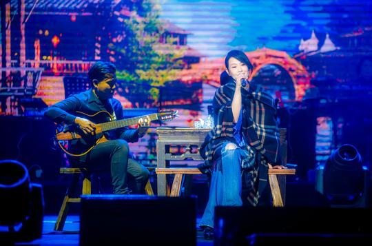 刘若英“英小姐”限定版演唱会乌镇开唱重温“似水年华”感动再现