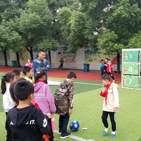 足球九宫格怎么踢