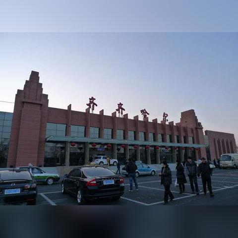 哈尔滨医科大学的研究生是在本校上还是什么大庆校区上？谢谢？