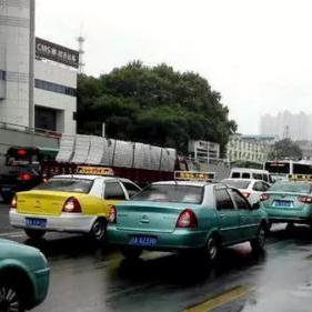 武汉的士从业资格证需要多久考？