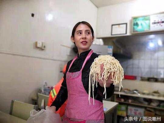 农村夫妻坚持开面馆14年，每天卖出200碗，为啥生意这么好？