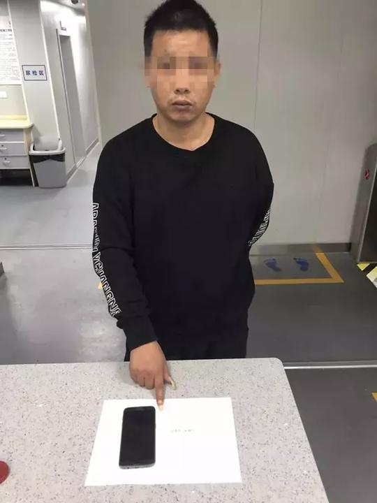 想不花钱修手机，一男子碰瓷遇“故友”被拆穿