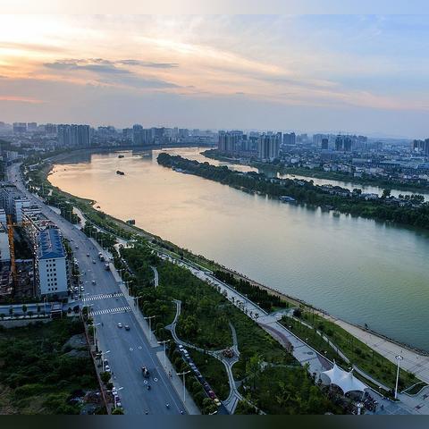 桂林市与长沙市哪个大