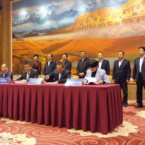 兰州女子骑车被撞，环卫工脱下工服垫身下, 你怎么看？