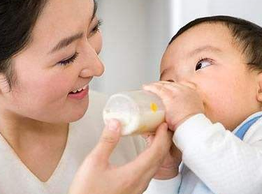 如何判断宝宝的奶粉适不适合宝宝