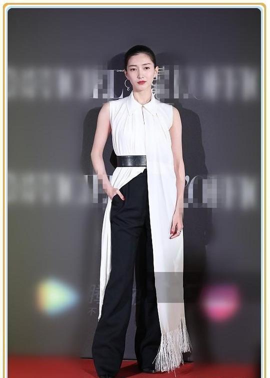 江疏影真牛！被王子文、娜扎左右夹击都没输，气质女神不是开玩笑