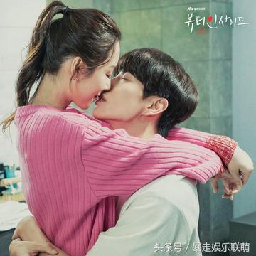 亲吻扑倒男人女人亲密表情