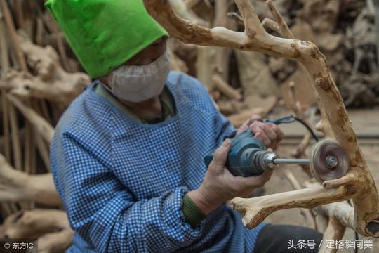 夫妻俩专门做树根加工生意销往全国各地一年挣10万元很知足
