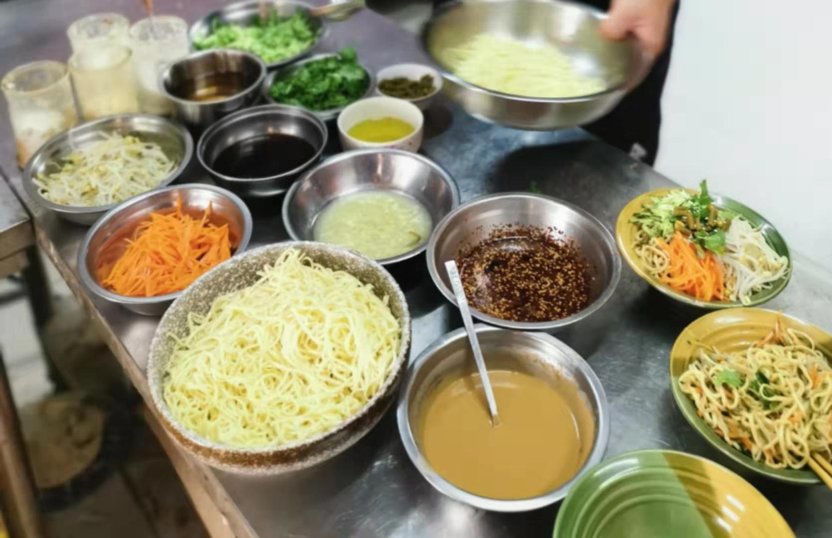 周末吃什么美食好吃（石家庄都有什么好玩的好吃的）