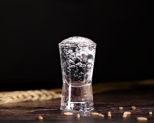 被名字“耽误”的白酒，虽价格低廉，但却是十足的纯粮好酒