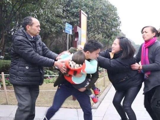 人贩子骗术层出不穷，但有三类孩子他们不敢接近，你家娃在其中吗