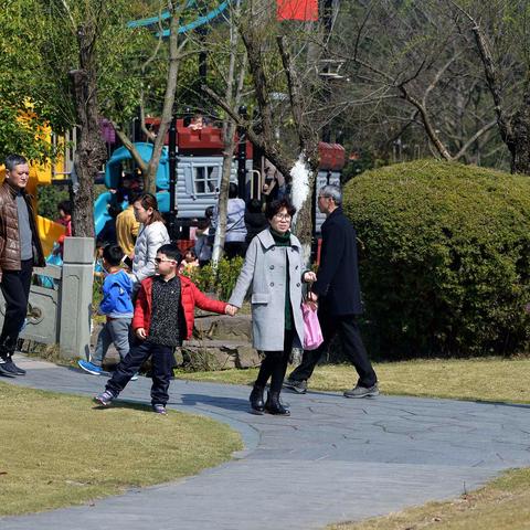 宁波日湖公园拍照姿势的长尾关键词有什么