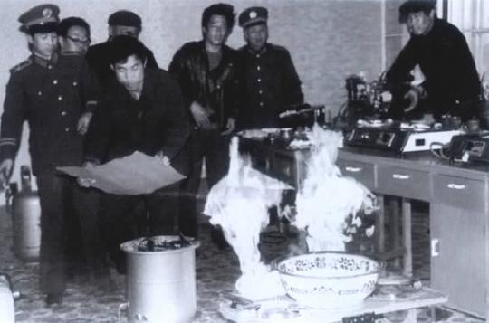 还记得80年代“水变油”骗局吗？很多官员、教授都上当受骗