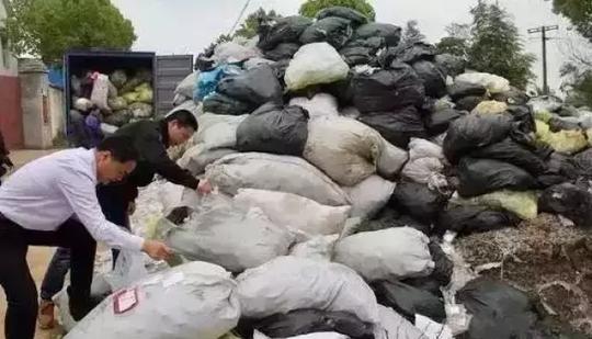 再见了，外卖！央视曝光：带血的输液管、尿袋竟变成你的外卖盒！