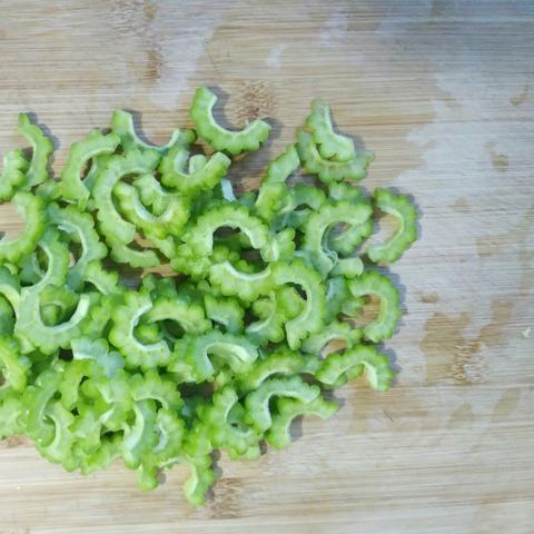 鸡蛋炒苦瓜的做法大全的长尾关键词是什么