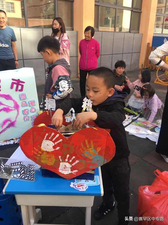卓育未来与爱同--创业社区联合卓育金汉幼儿园开展幼儿爱心义卖活动