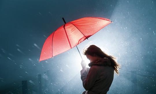 情人节想给女朋友拍出唯美照片，就算下雨也不怕