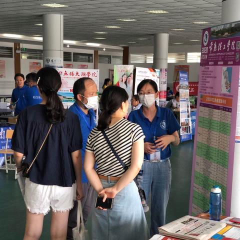 无锡市和泰兴市哪个大