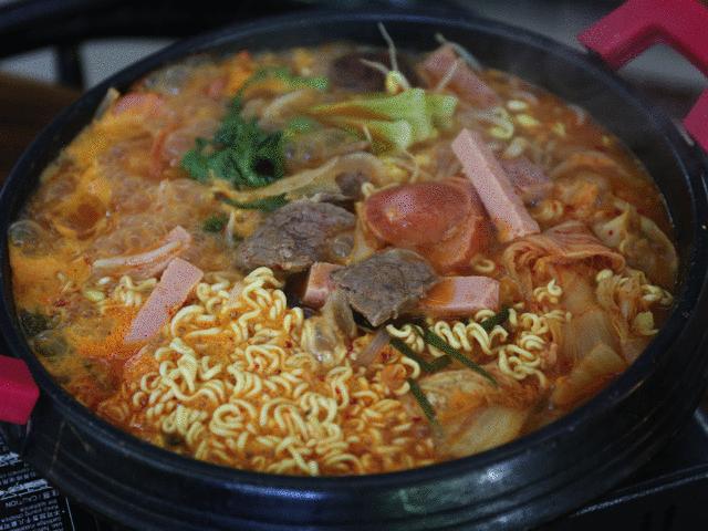 厦门有什么好吃的美食（厦门必须吃的小吃店排名前十名）