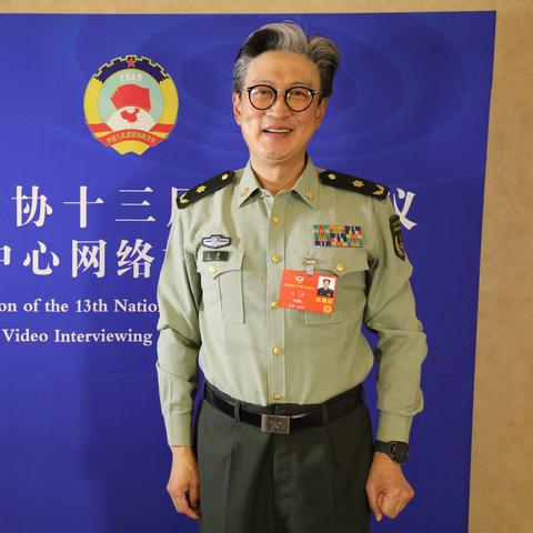 军队医院、武警医院与地方政府办的医院相比，哪种医院的医疗水平比较高？三种医院的看病费用如何？