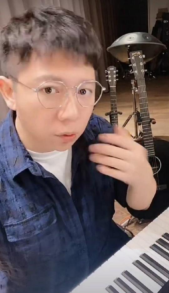 线上演唱会解锁！胡海泉抖音直播唱新歌