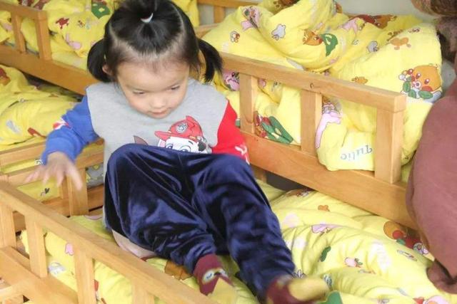 宝宝在冬天去幼儿园穿多少衣服好 宝宝在冬天去幼儿园穿多少衣服好