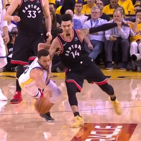 足球运动员倒地扑救的长尾关键词有什么